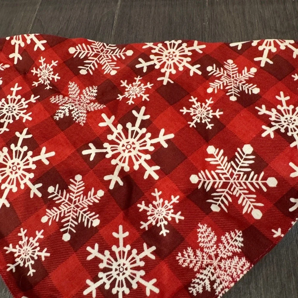 NWOT Festive Red & White Snowflake Holiday Christmas Winter Pet Dog Bandana
